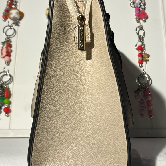 41 Hawthorn Cream Handbag - Picture 6 of 11